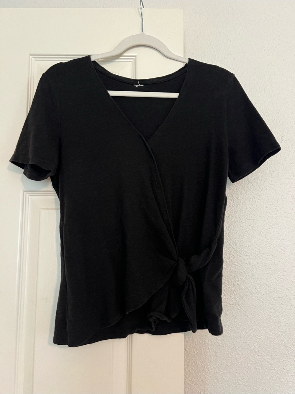 Women’s Black Tie-Front Short Sleeve Top